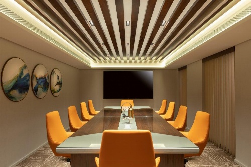 Le Meridien Dubai Hotel & Conference Centre image 2